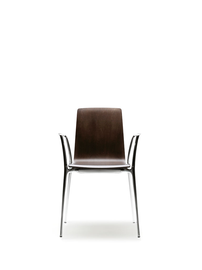 Gorka by AKABA | wooden shell | with armrests