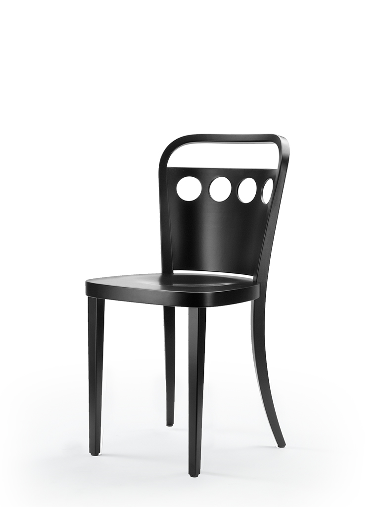 bentwood chair m99 | architect Adolf Krischanitz | with motif cut-out | © Heinz Schmölzer