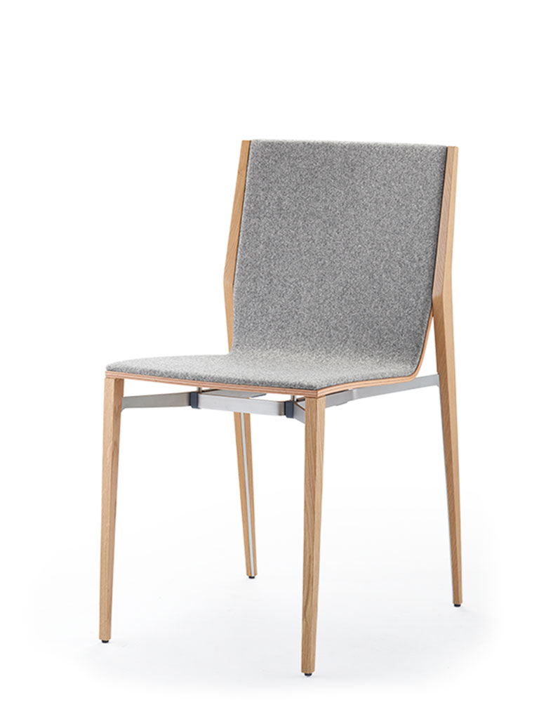 tendo | four-legged chair | fully upholstered front
